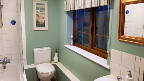 Pretty bathroom with shower over bath